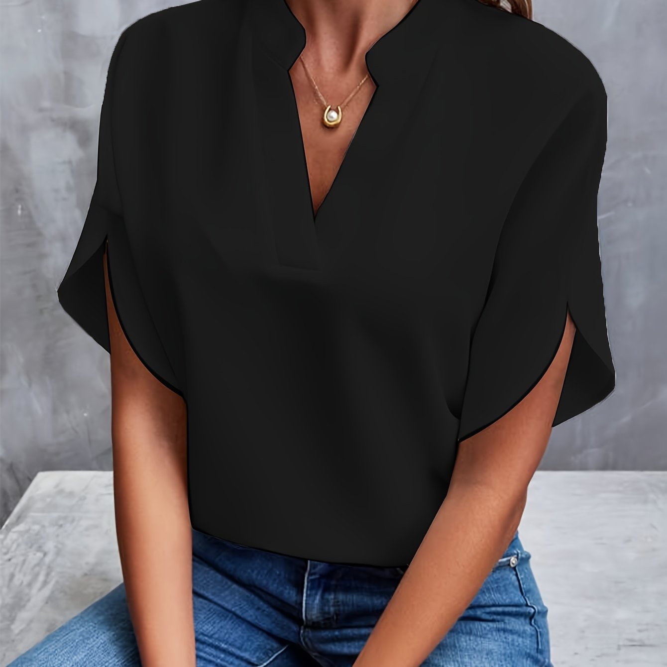 Mieke | Effen blouse met V-hals