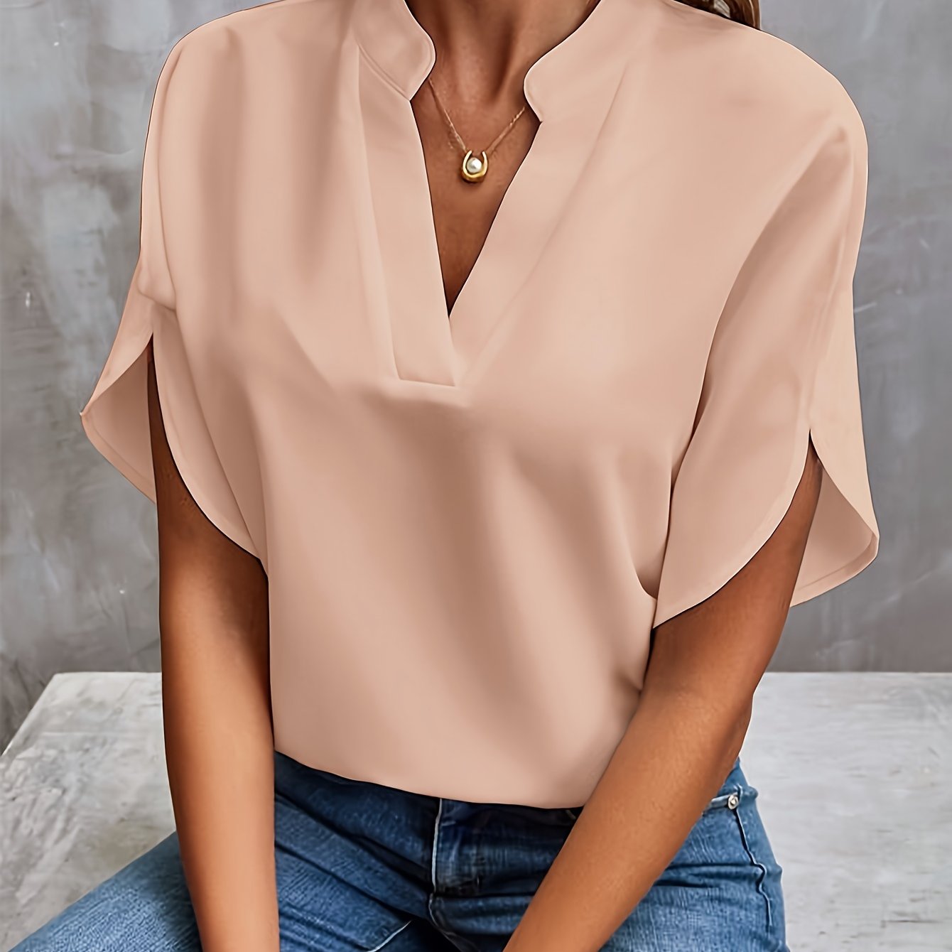 Mieke | Effen blouse met V-hals